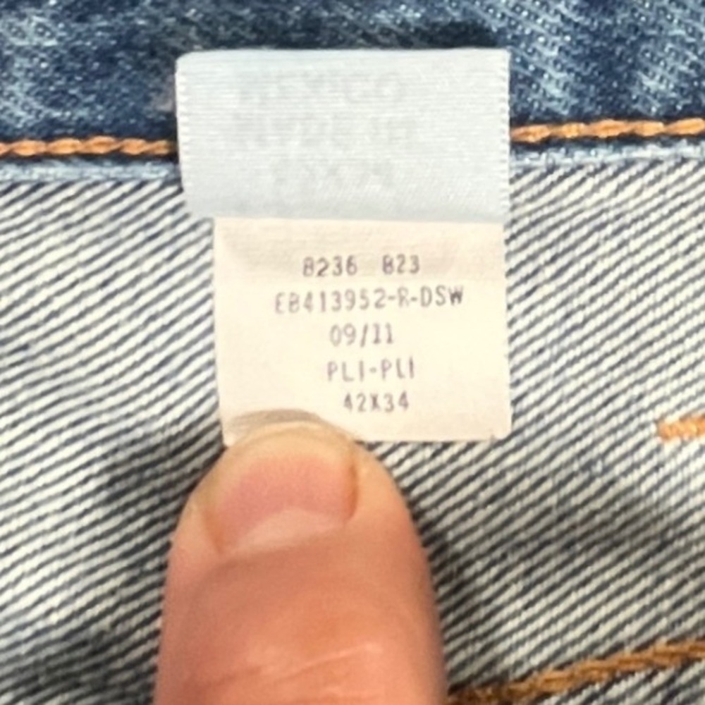 Eddie Bauer Mens Jeans 42x34 Meas 41x33 Medium Wash Straight Button Fly EUC - Picture 7 of 13